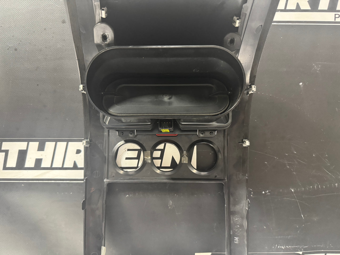 04-06 PONTIAC GTO RADIO BEZEL AND DASH TRIM OEM #L378