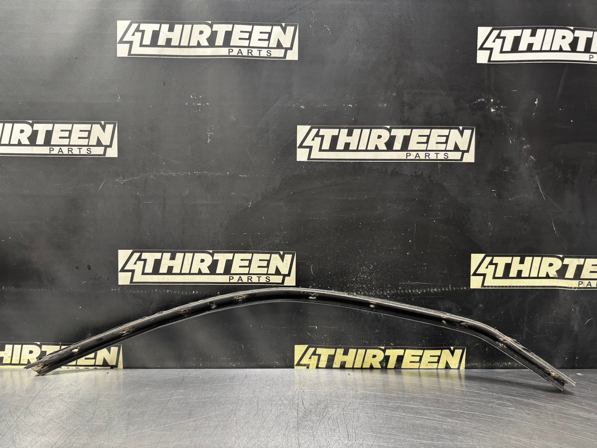 99-00 C5 CORVETTE FRC RH PASSENGER WINDOW SEAL RETAINER OEM #N975