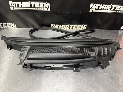 04-06 PONTIAC GTO WINDSHIELD COWL ASSEMBLY W/ SEAL OEM #L454