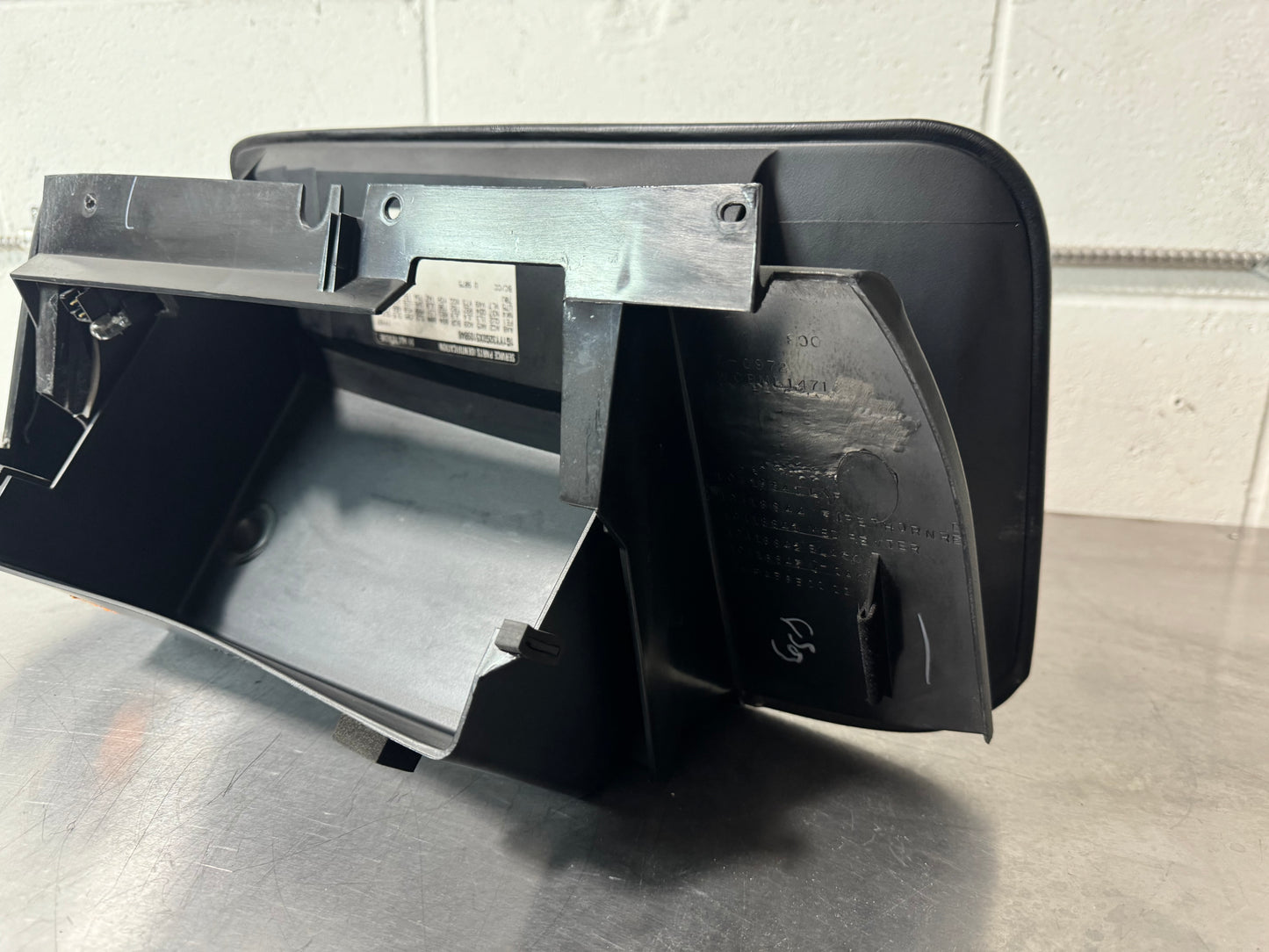1997-2004 C5 CORVETTE OEM GLOVE BOX BLACK #L446