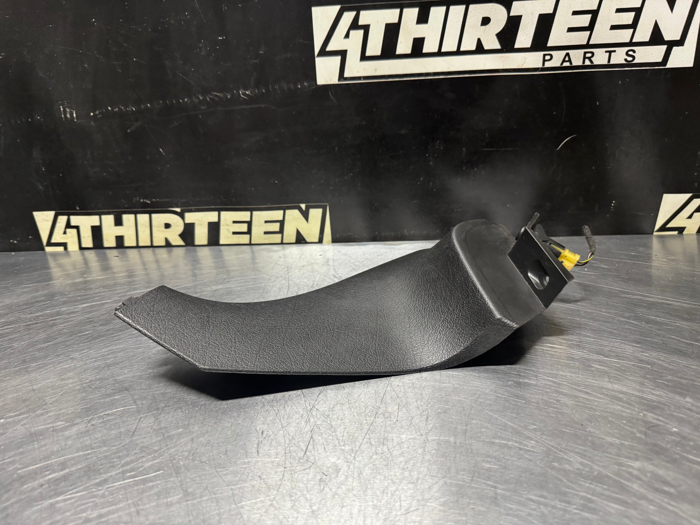 04-06 PONTIAC GTO LH DASH CONSOLE TRIM OEM 92155337 #N300
