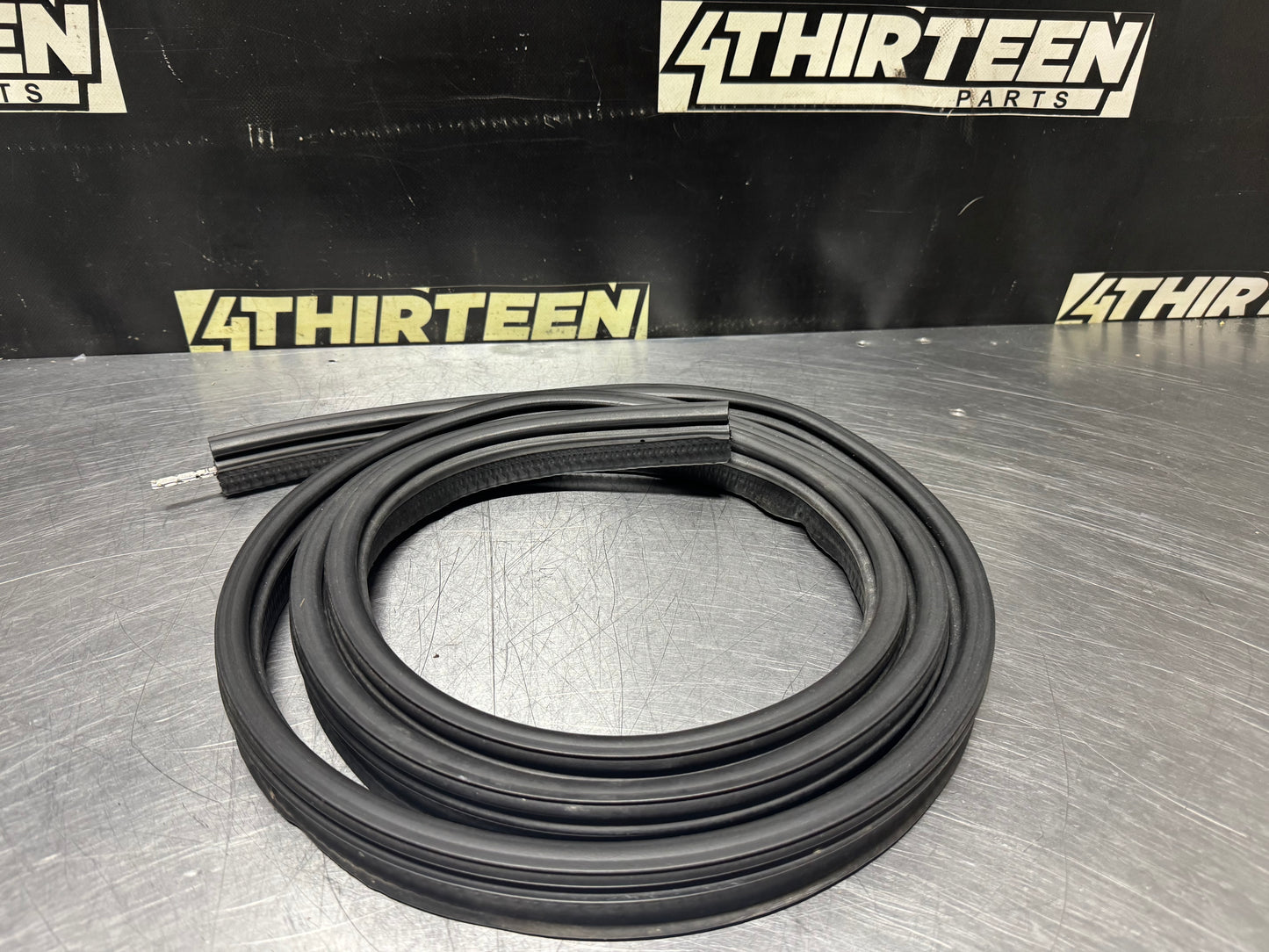 1997-2004 CORVETTE C5 CONVERTIBLE TRUNK / DECK LID WEATHER STRIP SEAL OEM #N513