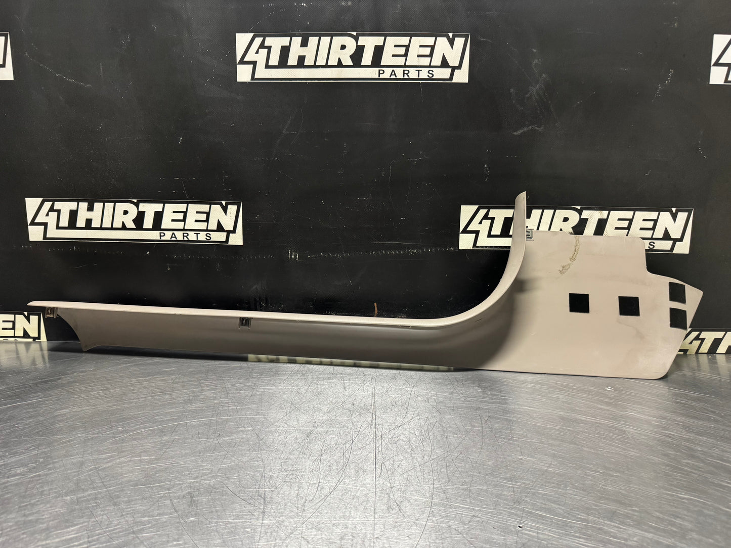 97-04 C5 CORVETTE PASSENGER SIDE DOOR SILL KICK PANEL RH SHALE OEM #N468