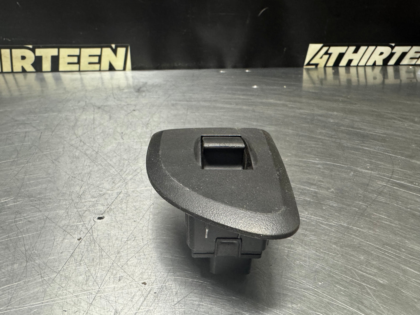 07-13 CHEVY SILVERADO LH DRIVER REAR WINDOW SWITCH 25995483 OEM #N359