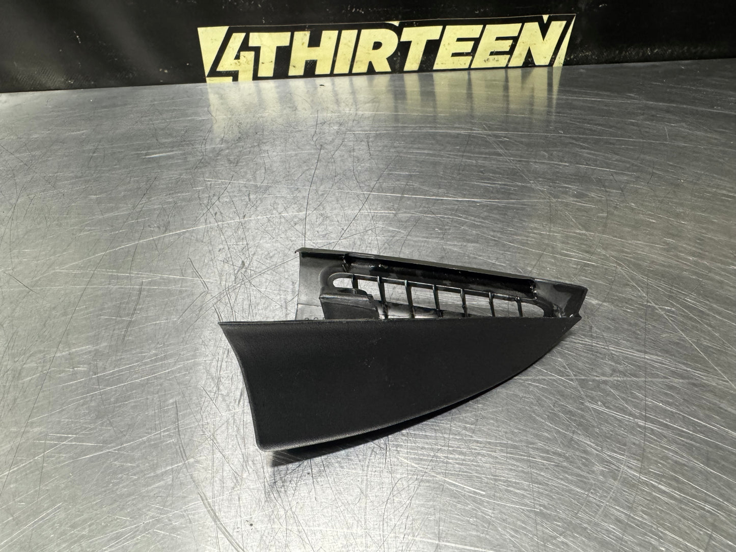 04-06 GTO PASSENGER RH SIDE DOOR PANEL MIRROR VENT TRIM OEM 92091111 #N618