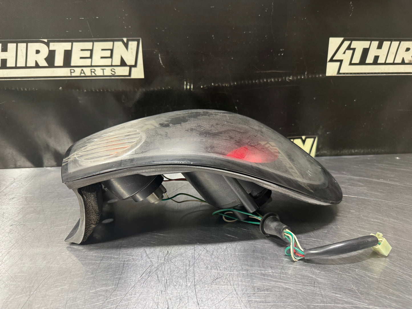 2004 PONTIAC GTO LH DRIVER REAR TAIL LIGHT #N636