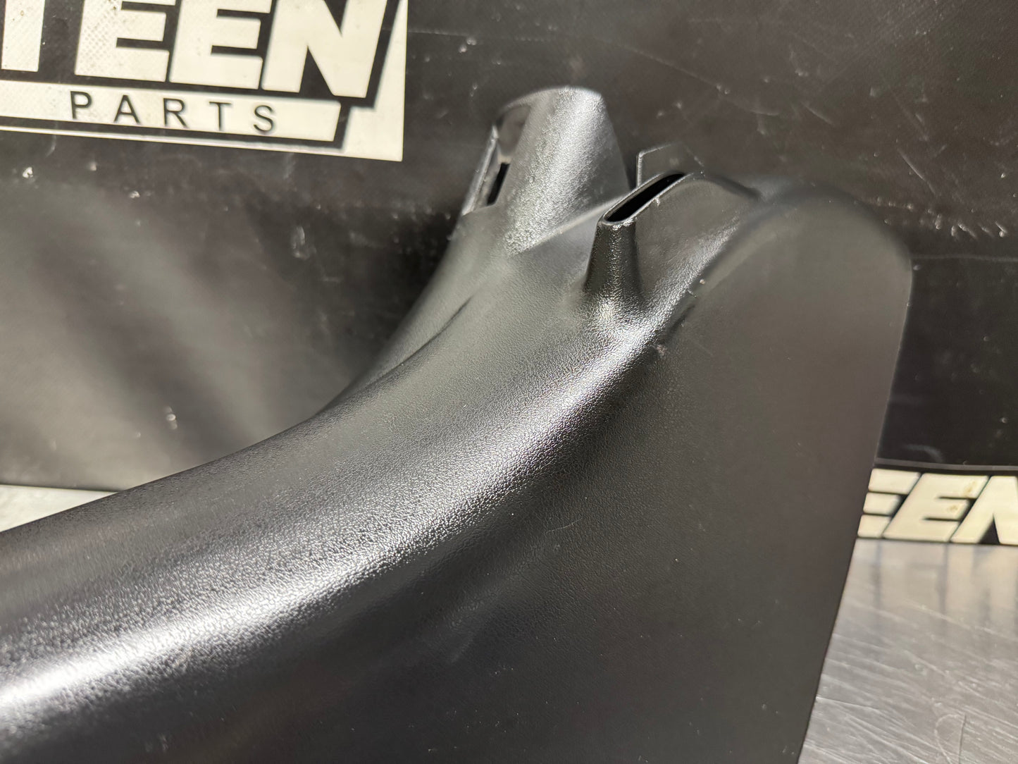 97-04 CORVETTE C5 LH B PILLAR TRIM 10426017 OEM #L467