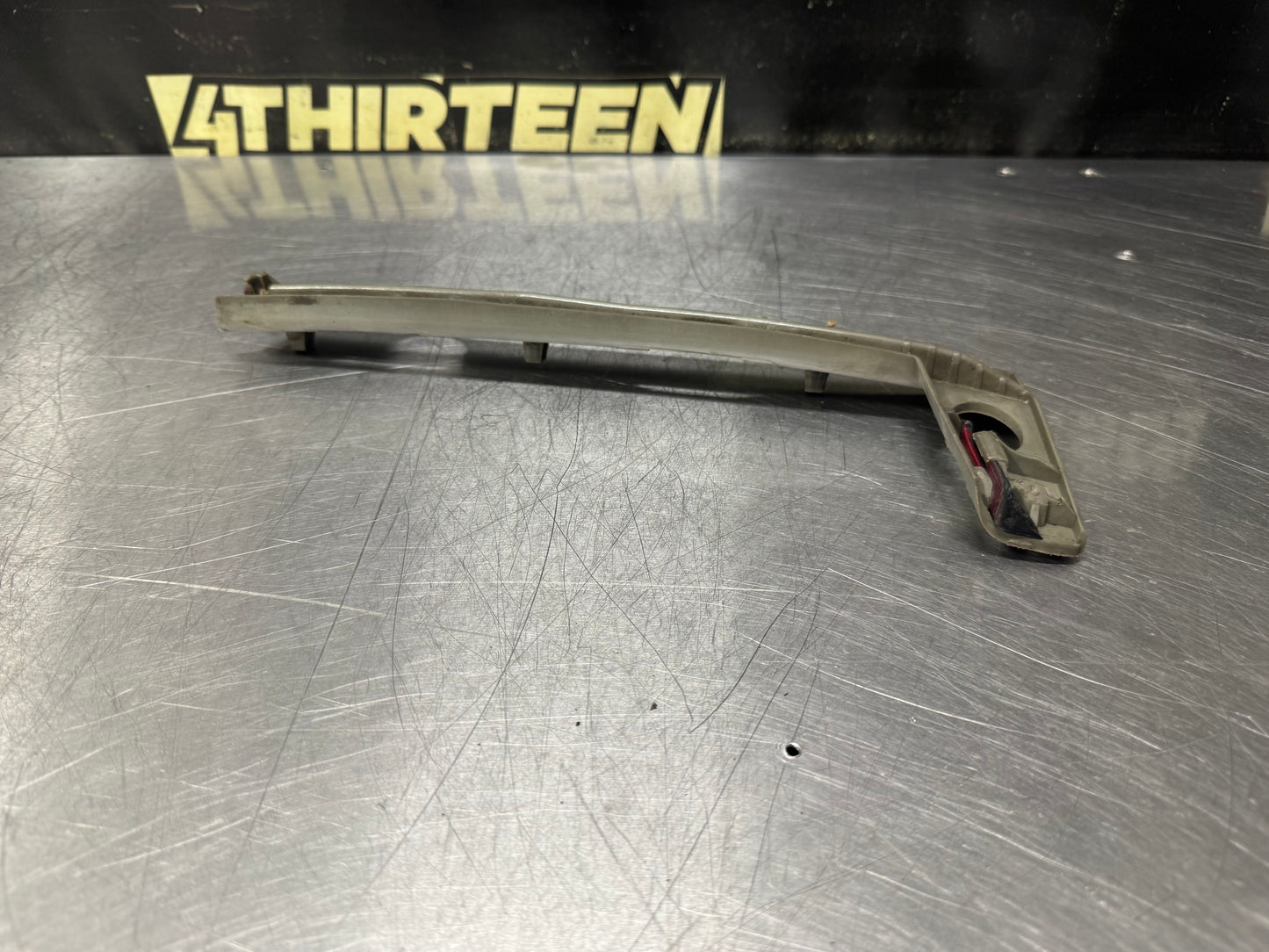 04-06 PONTIAC GTO FRONT LH LEFT FRONT BUMPER GUIDE BRACKET 92177408 OEM #N897