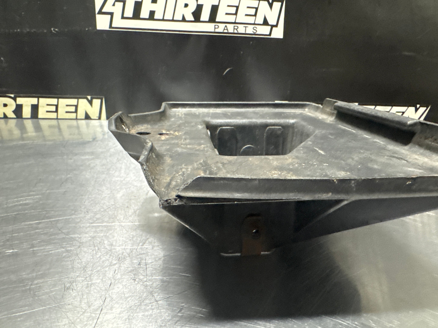 97-04 C5 CORVETTE BATTERY TRAY OEM 10268430 #N160