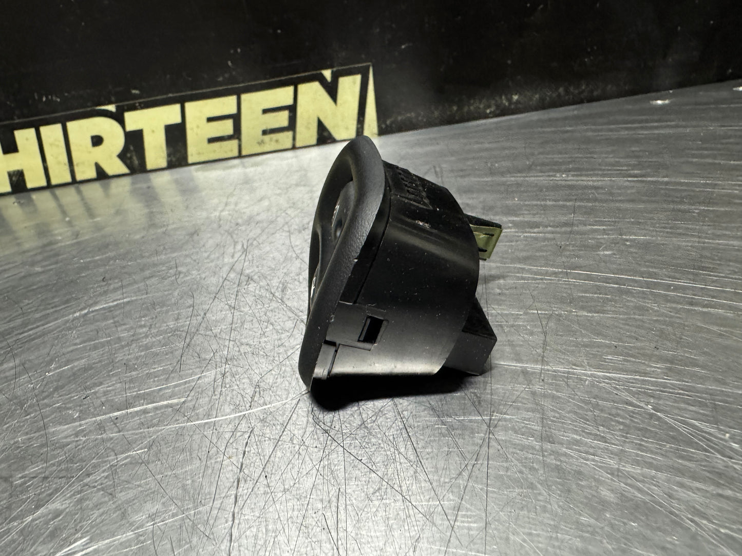97-04 C5 CORVETTE FOG LIGHT TRUNK RELEASE BUTTON SWITCH 12135155 USED OEM #N775