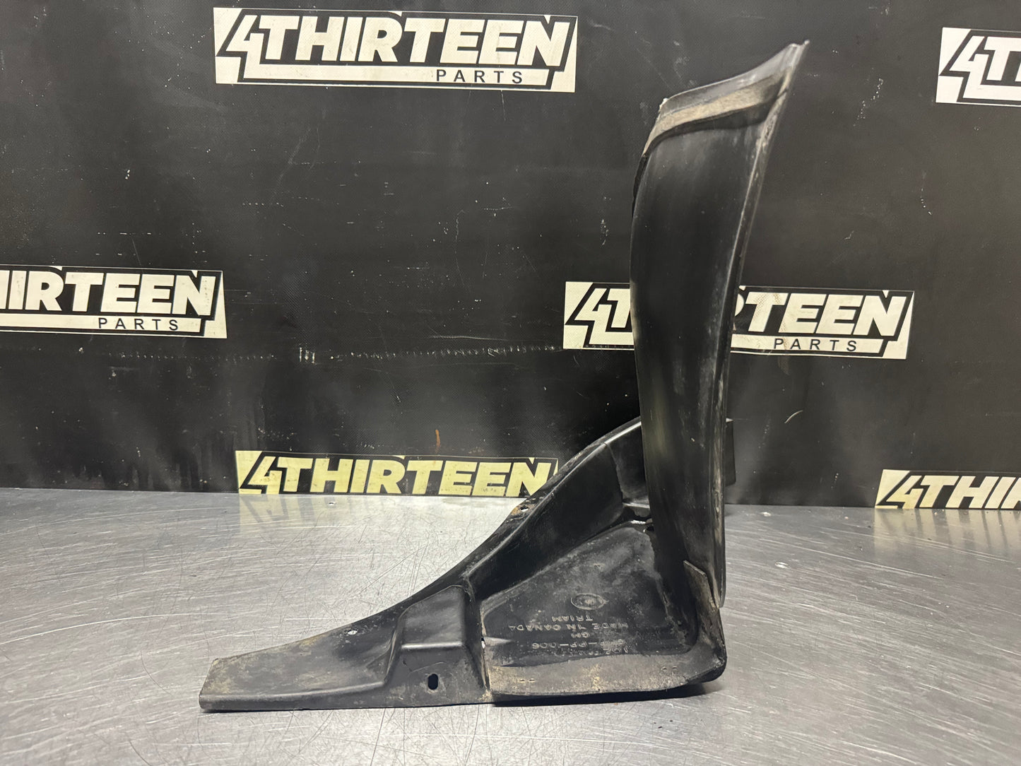 97-04 C5 CORVETTE RIGHT FRONT PASSENGER  WHEEL LINER SPLASH SHEILD OEM #N474