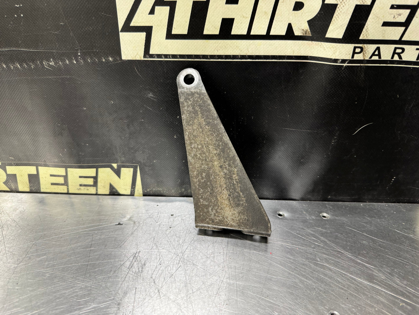PONTIAC GTO GEN 3 LS V8 ALTERNATOR REAR MOUNTING BRACE #N804