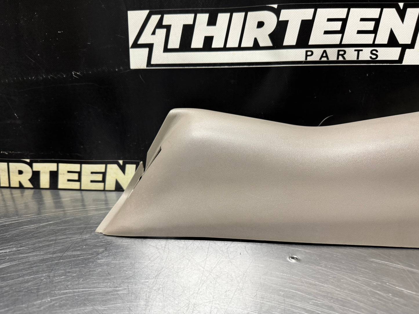 97-04 CORVETTE C5 LH B PILLAR TRIM 10258545 OEM #N167