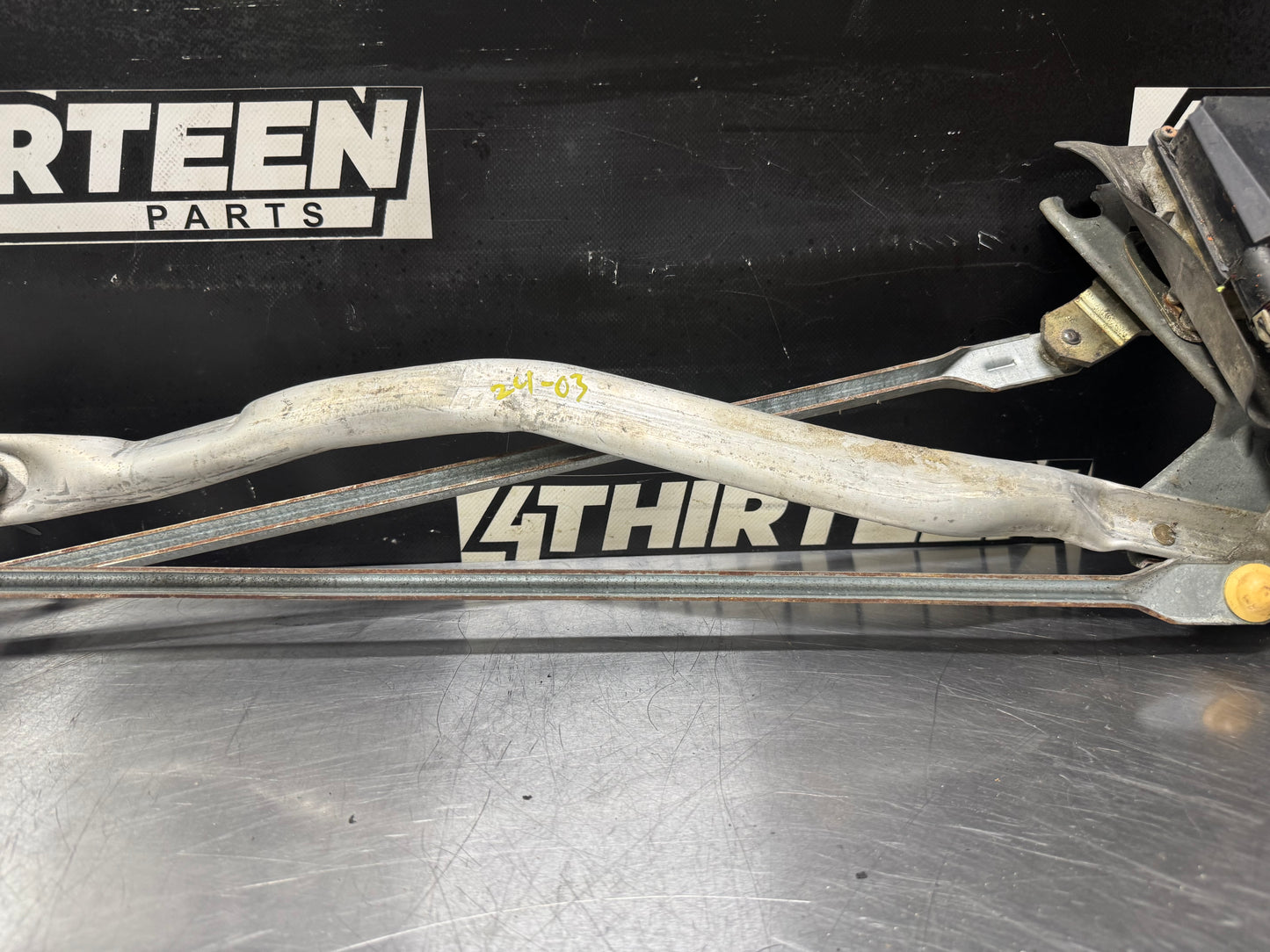 97-04 C5 CORVETTE WINDSHIELD WIPER ARM LINKAGE MOTOR ASSEMBLY #L480