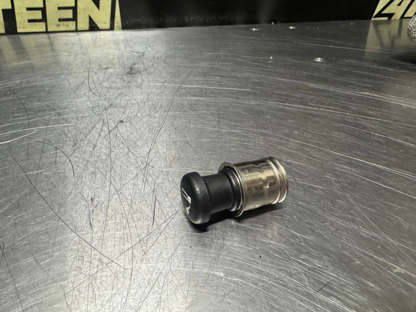 97-04 C5 CORVETTE CIGARETTE LIGHTER ELEMENT OEM #N573