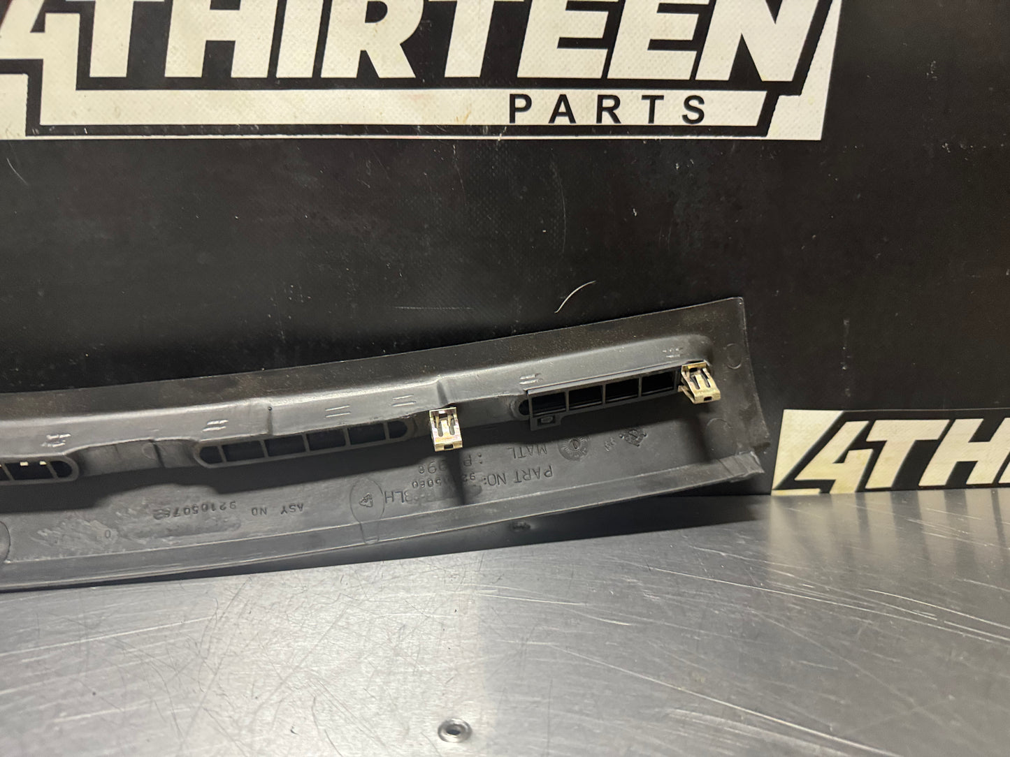 04-06 PONTIAC GTO RH DASH COWL TRIM OEM 92105076 #N310