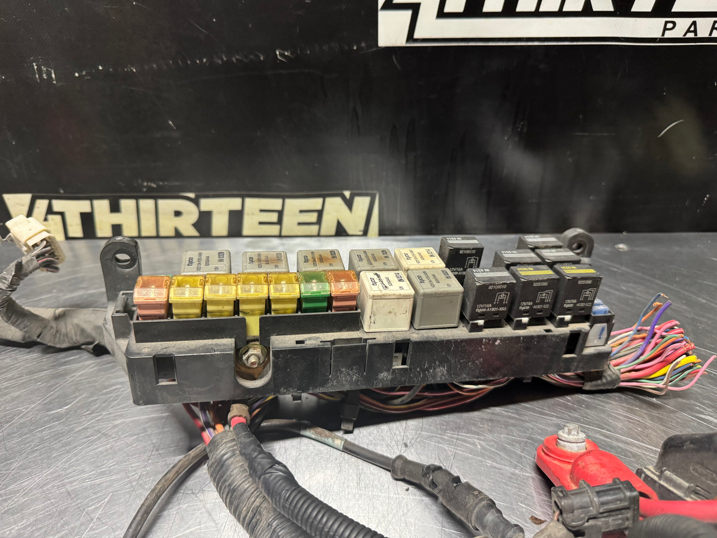 04-06 PONTIAC GTO FUSE BOX #N139