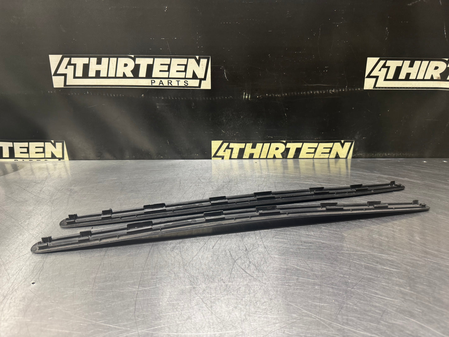 04-06 PONTIAC GTO SCUFF PLATE SILL TRIM SET OEM #N624