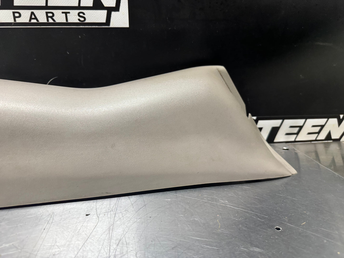 1999 CORVETTE C5 RH B PILLAR TRIM 10258546 OEM #N106