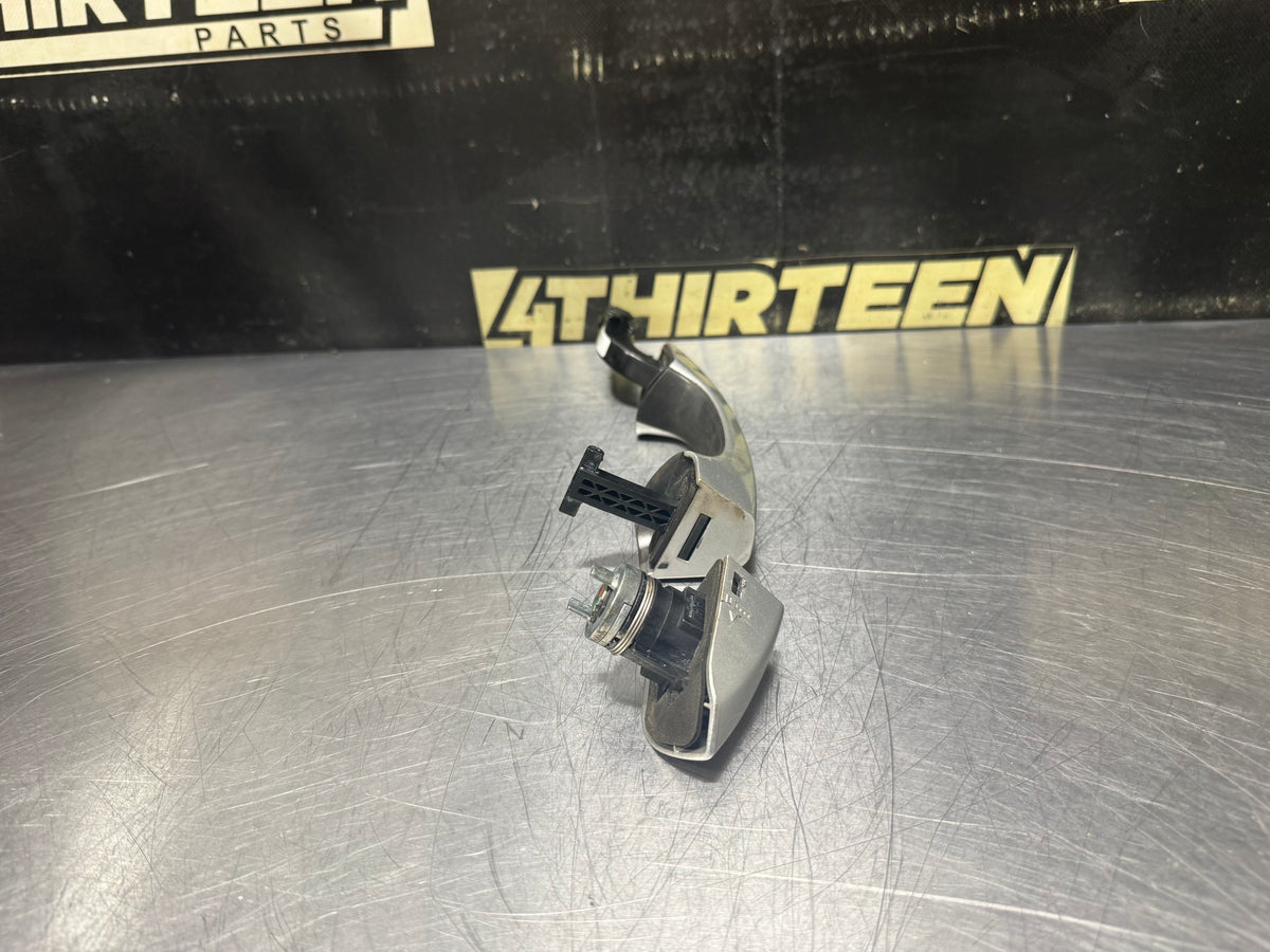 18-23 FORD MUSTANG GT LH DRIVER SIDE EXTERIOR DOOR HANDLE SILVER OEM #V20