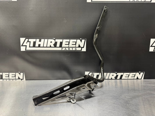 1998-2004 CORVETTE C5 CONVERTIBLE RIGHT ROOF HINGE ARM USED 10418263 #L101