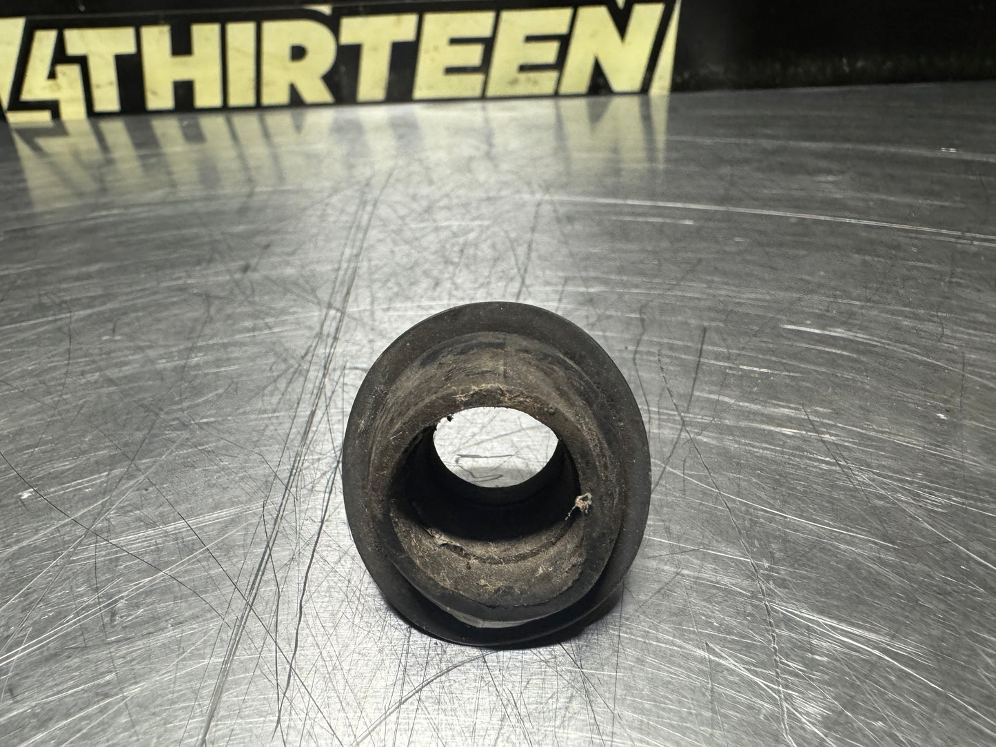 97-04 C5 CORVETTE RADIO ANTENNA RUBBER BEZEL OEM #N463