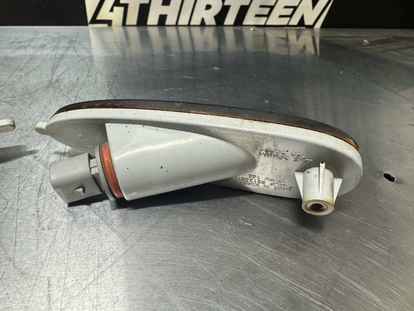 04-06 PONTIAC GTO FRONT BUMPER SIDE MARKERS OEM #N85