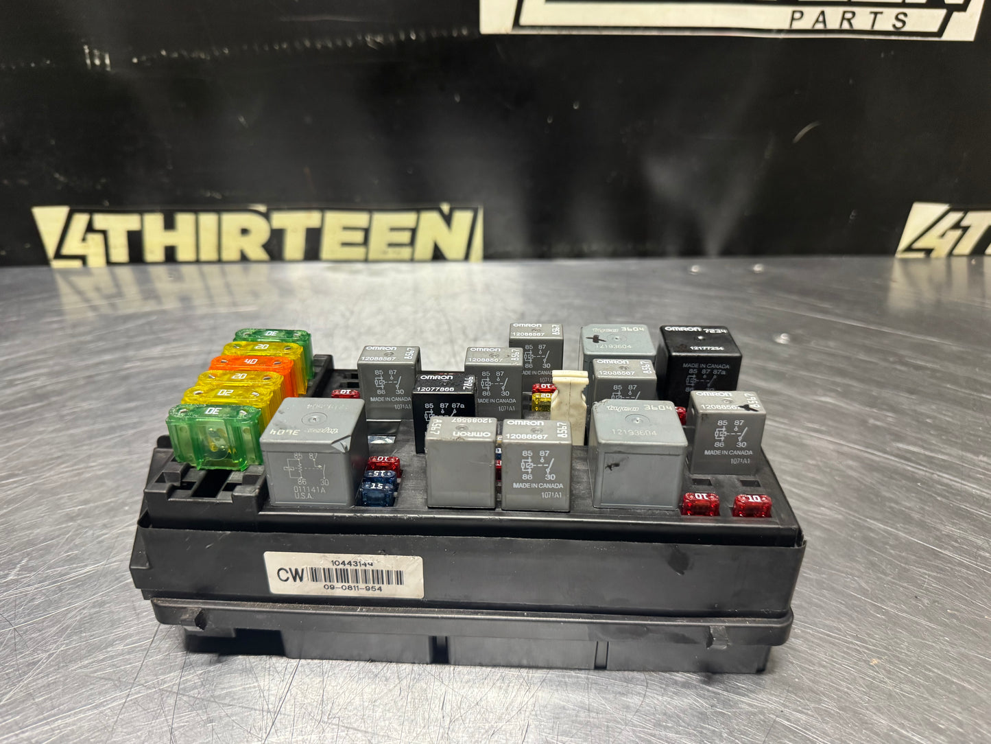2000-2002 CORVETTE C5 UNDER HOOD ENGINE BAY FUSE BOX OEM 10443149 #N457