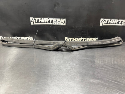 97-04 CORVETTE C5 FRONT WINDSHIELD SEAL / WEATHERSTRIPPING OEM #L472