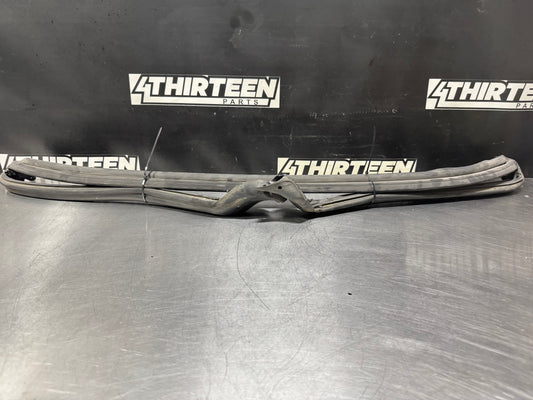 97-04 CORVETTE C5 FRONT WINDSHIELD SEAL / WEATHERSTRIPPING OEM #L472