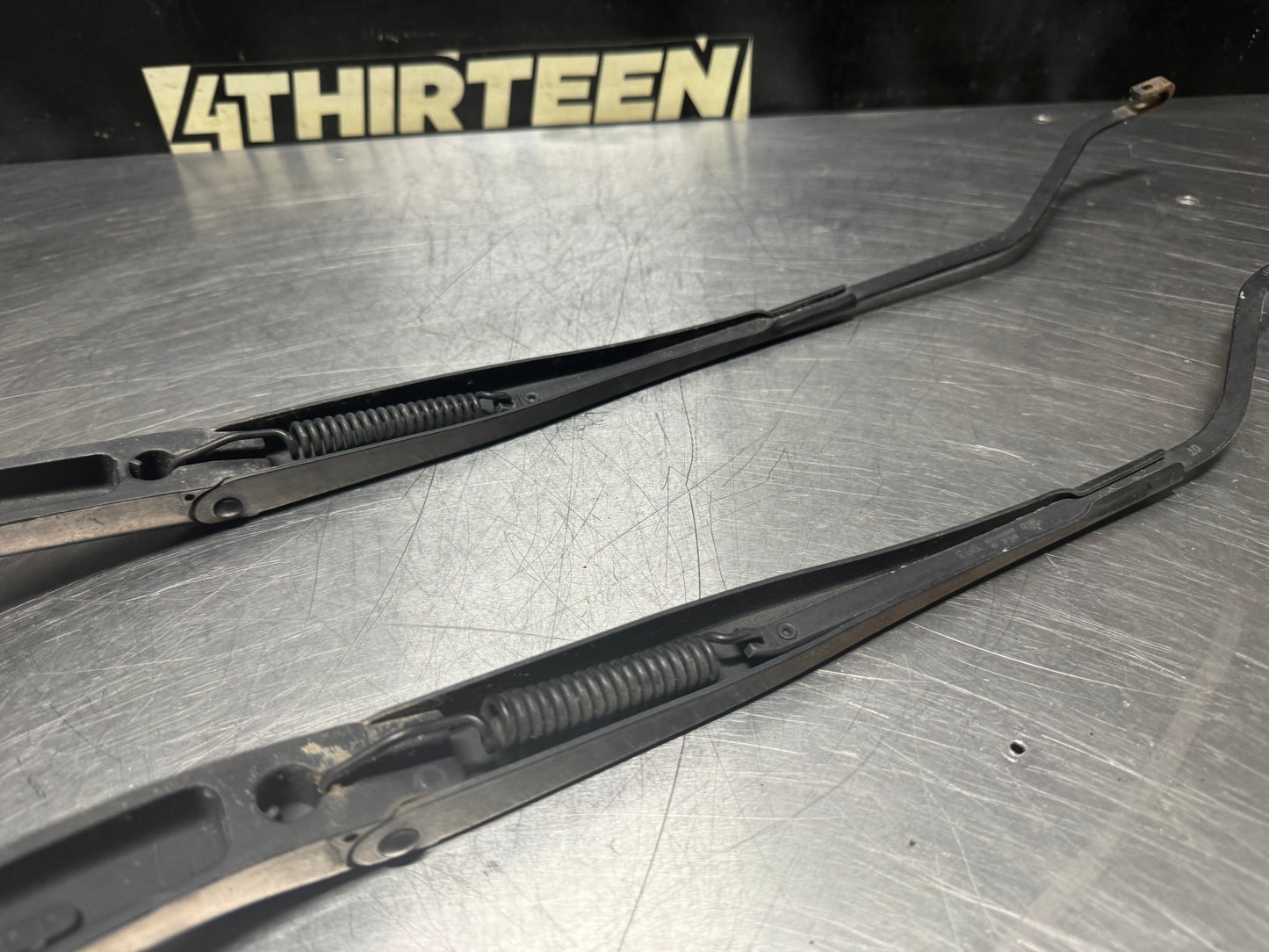 04-06 PONTIAC GTO WINDSHIELD WIPER ARMS OEM #N307