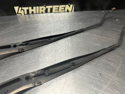 04-06 PONTIAC GTO WINDSHIELD WIPER ARMS OEM #N307