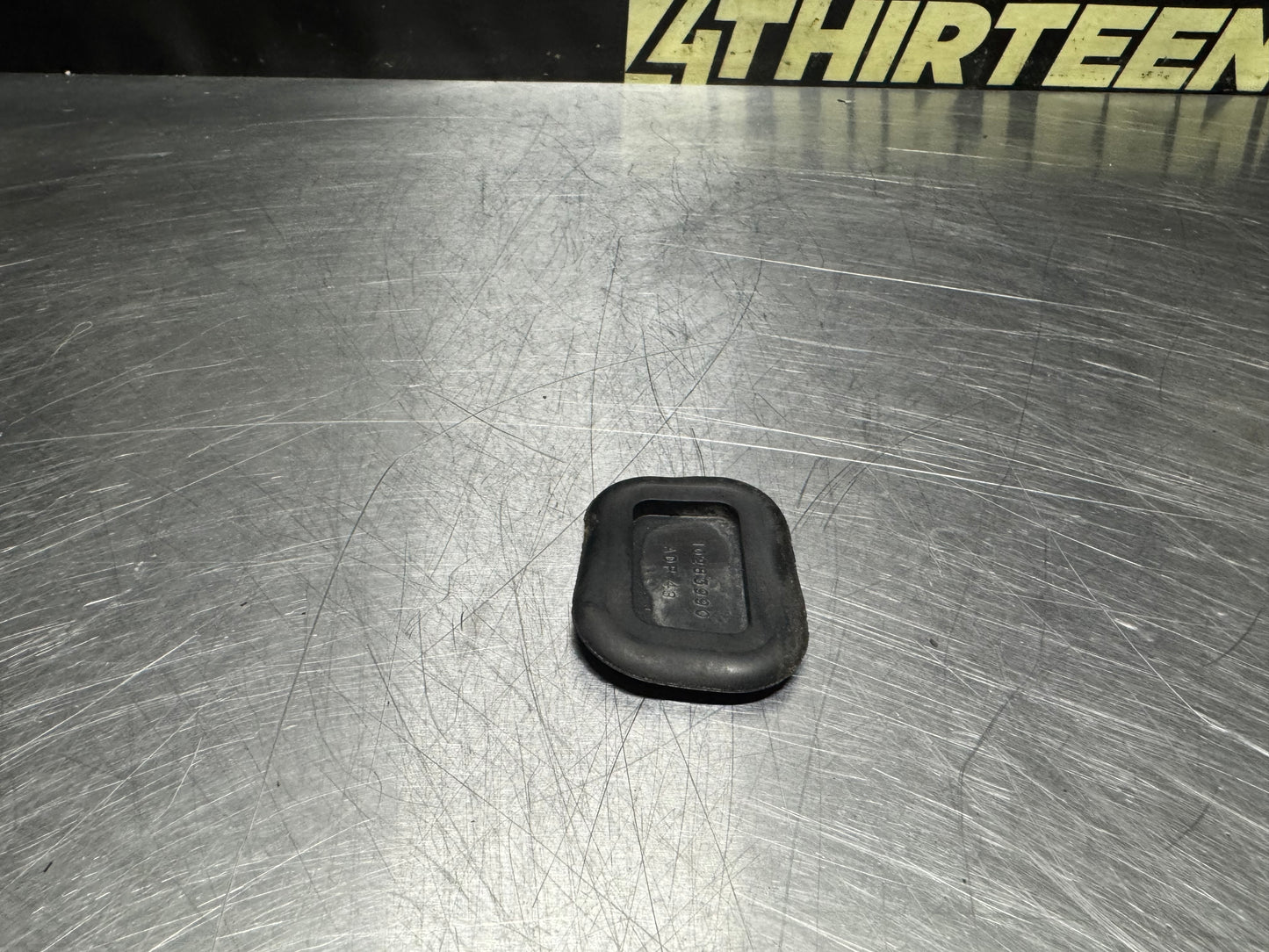 97-04 C5 CORVETTE DOOR BOTTOM ACCESS DRAIN PLUG 10283990 OEM #N581