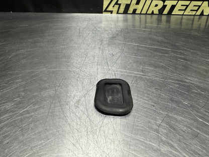 97-04 C5 CORVETTE DOOR BOTTOM ACCESS DRAIN PLUG 10283990 OEM #N581