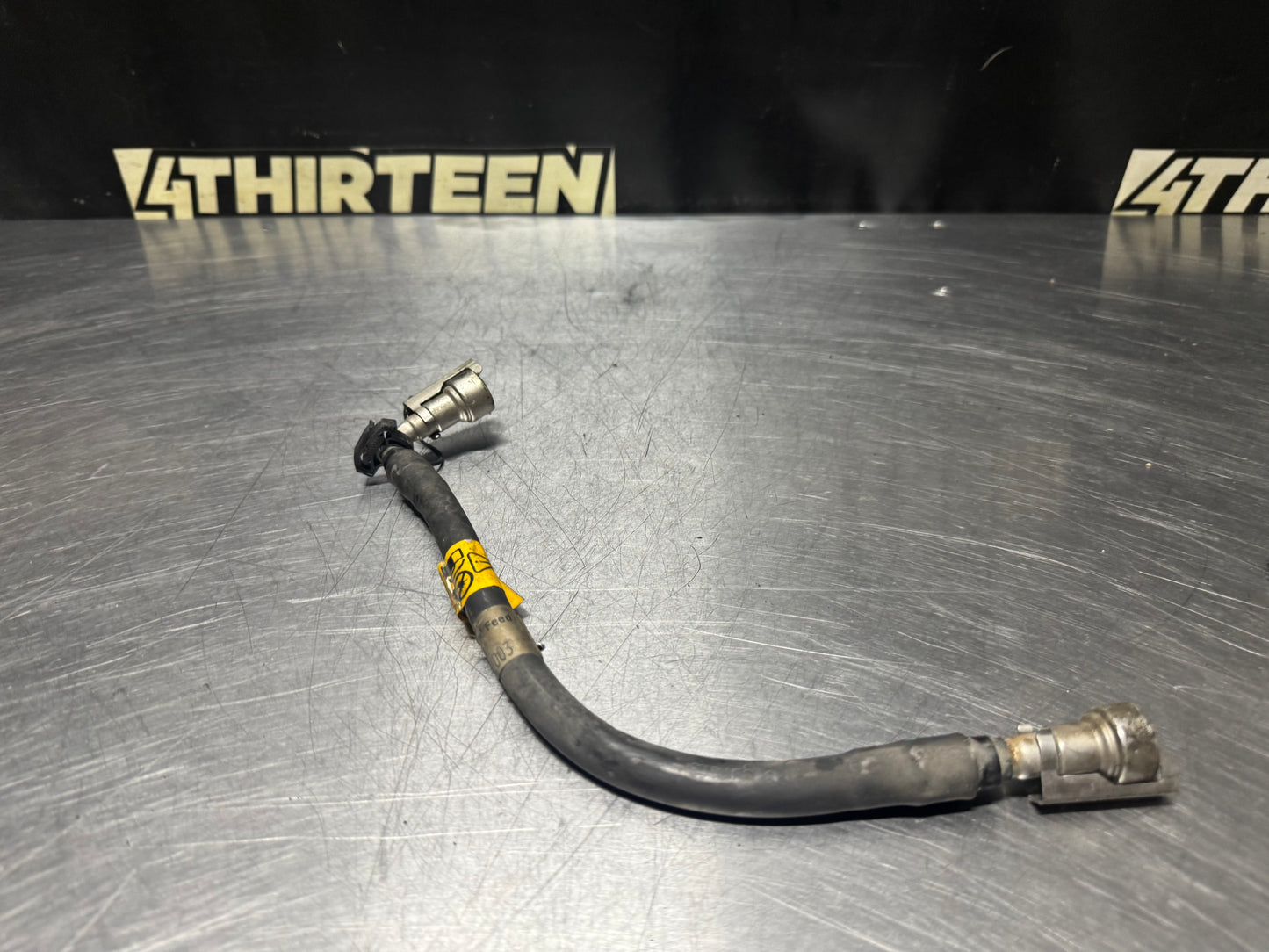 04 - 06 PONTIAC GTO FUEL RAIL INTAKE HOSE 92164421 OEM #N386