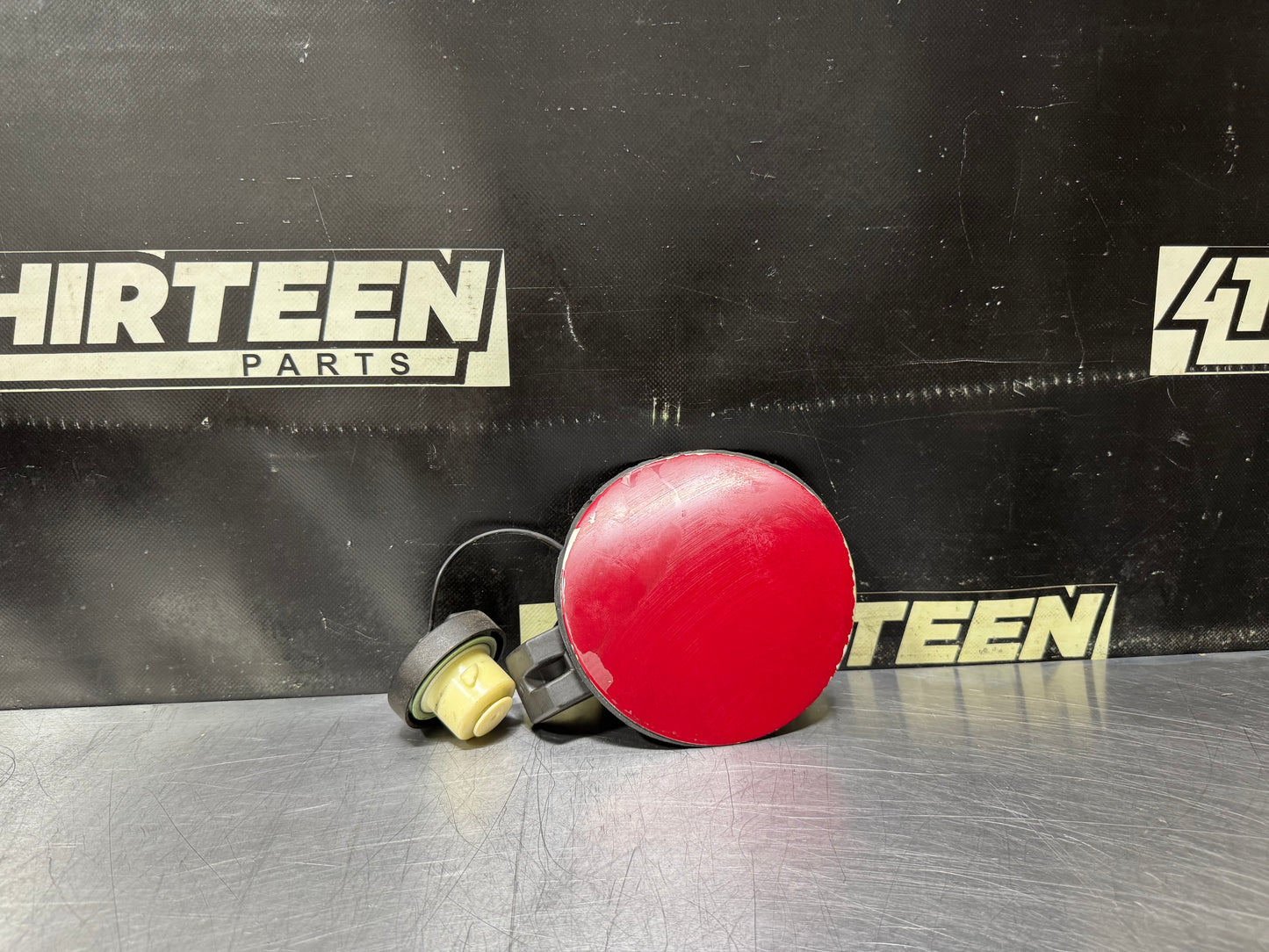 04-06 PONTIAC GTO FUEL FILLER DOOR ASSEMBLY RED 92119899 OEM #N714