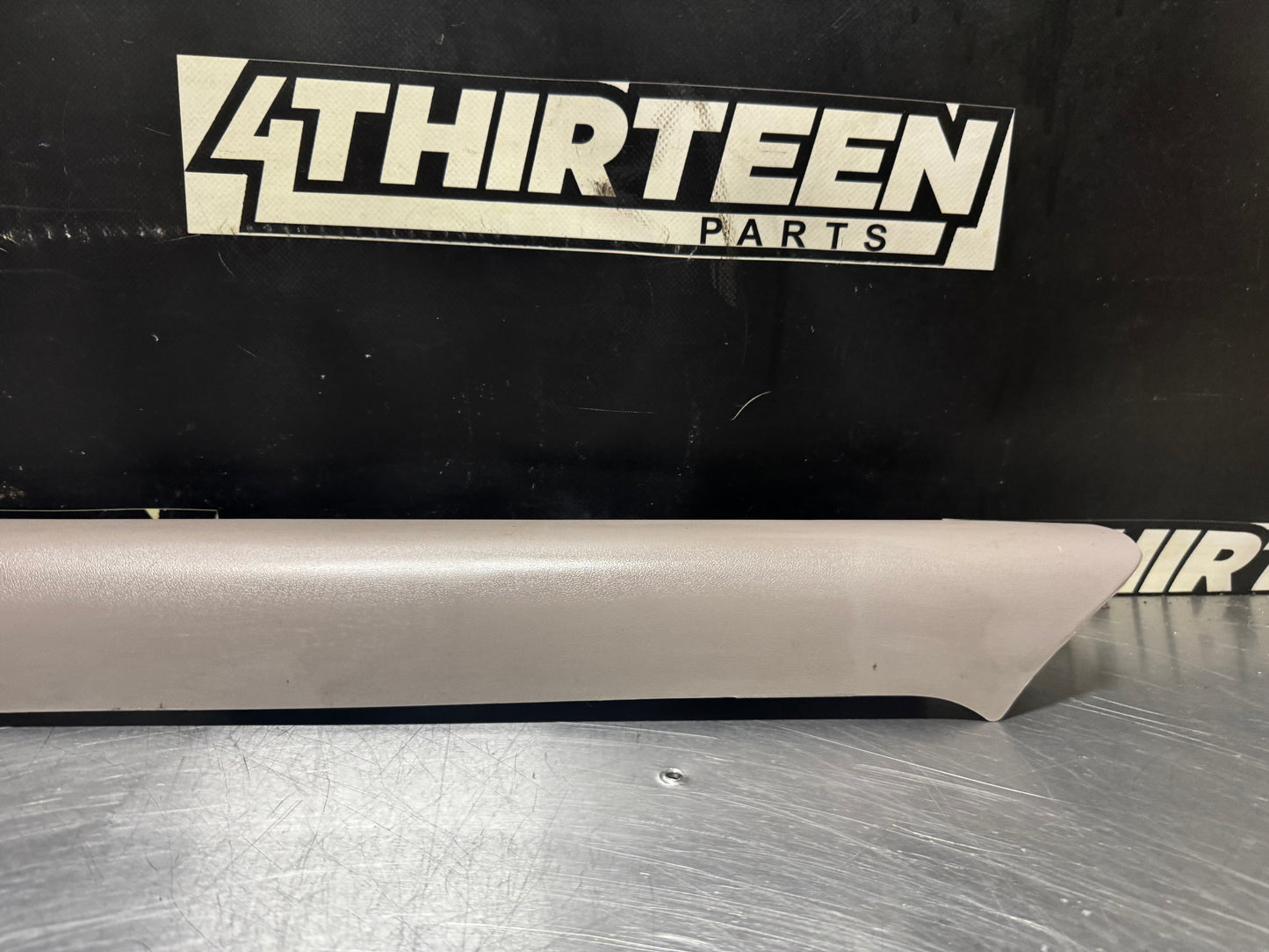97-04 C5 CORVETTE PASSENGER SIDE DOOR SILL KICK PANEL RH SHALE OEM #N468