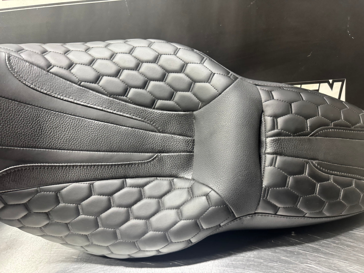 2010 HARLEY DAVIDSON STREET GLIDE C.C. RIDER SEAT S03  #N331
