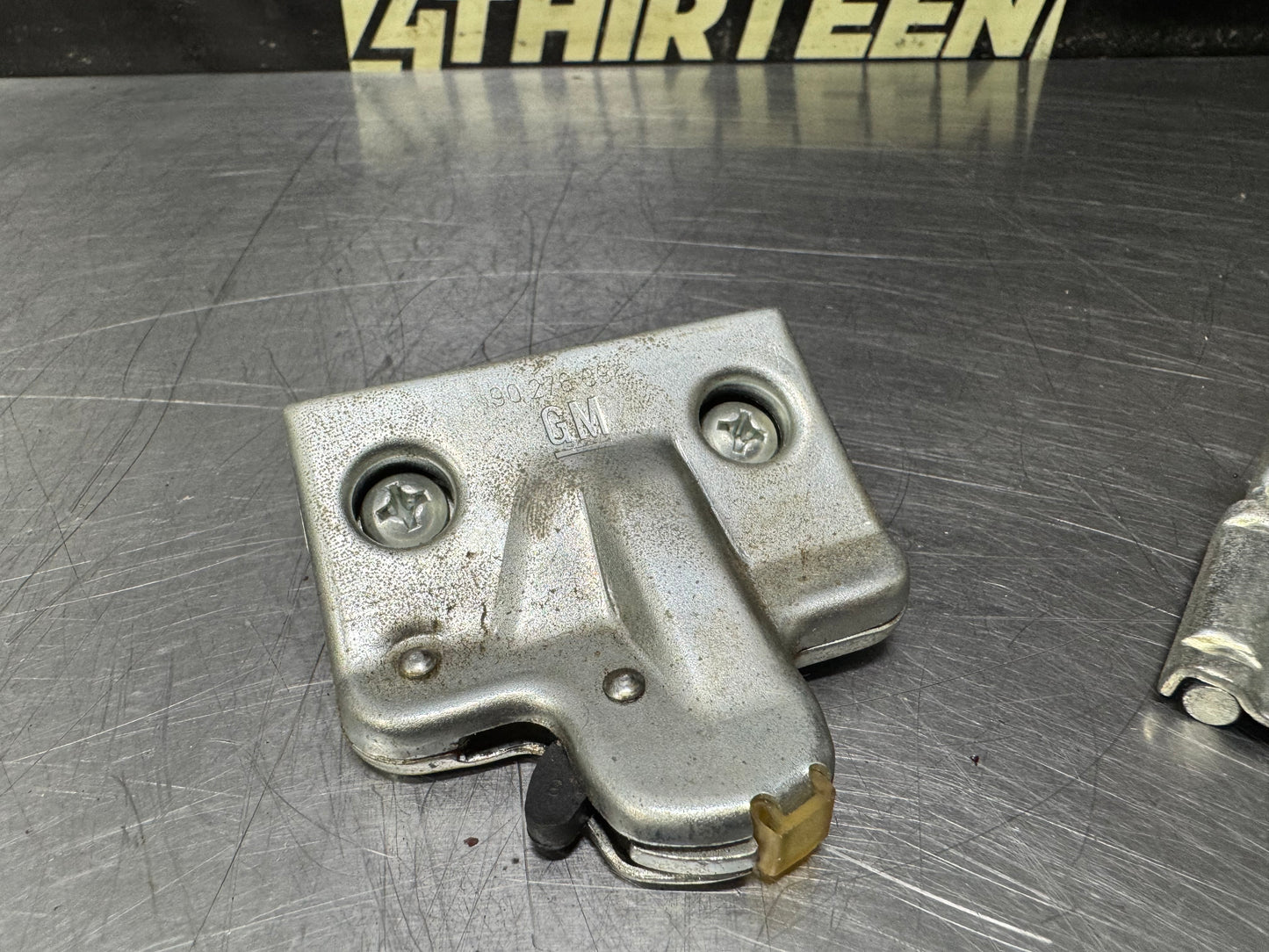 04-06 PONTIAC GTO TRUNK DECK LID LATCH AND STRIKER 90276394 OEM #N708