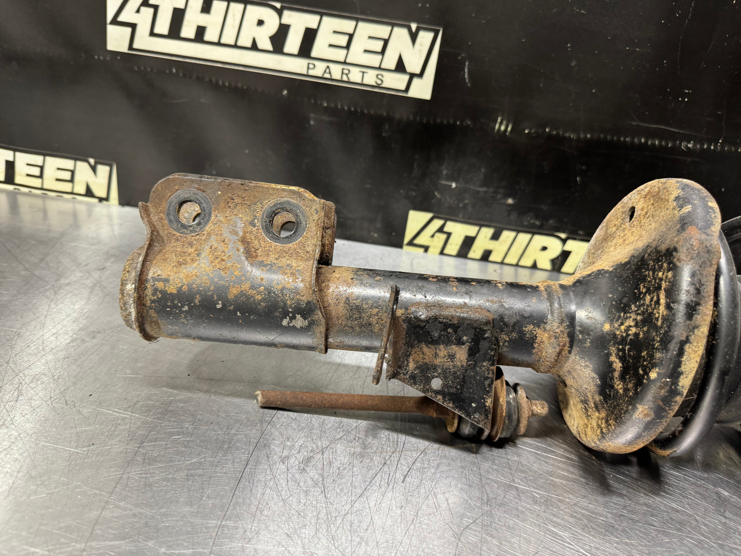 04 PONTIAC GTO RH PASSENGER SIDE STRUT ASSEMBLY OEM #N696