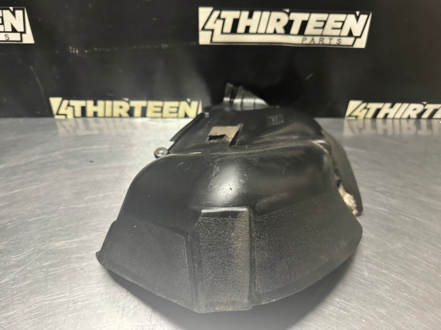 2004 PONTIAC GTO RH REAR FENDER LINER OEM 92161486 #N319