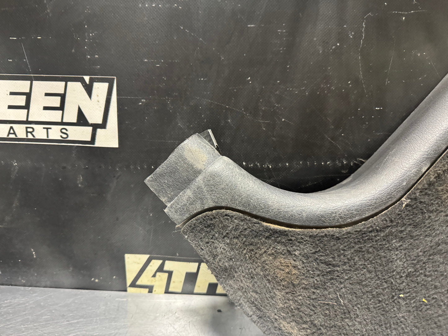 04-06 GTO DRIVER SIDE LH KICK PANEL #N290
