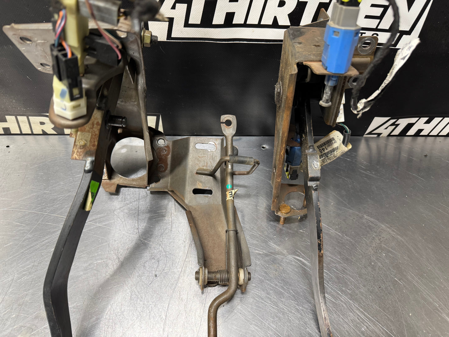 04-06 PONTIAC GTO MANUAL PEDAL ASSEMBLY OEM #K37
