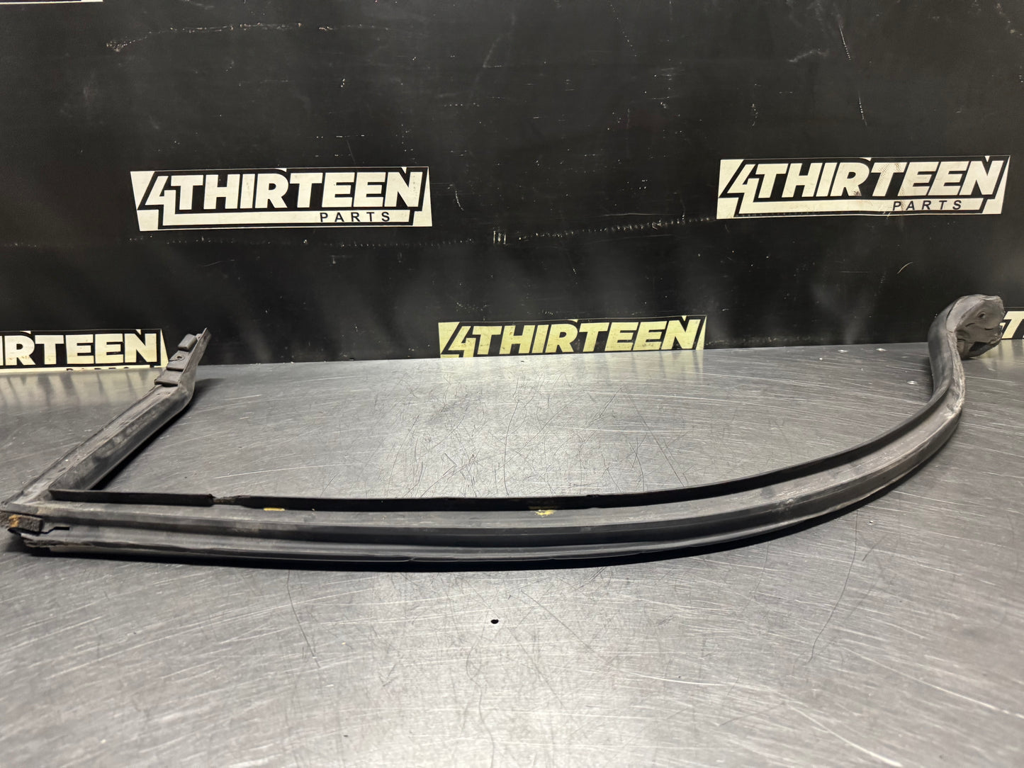 01-04 C5 Z06 FRC CORVETTE RH PASSENGER DOOR SEAL OEM #N553