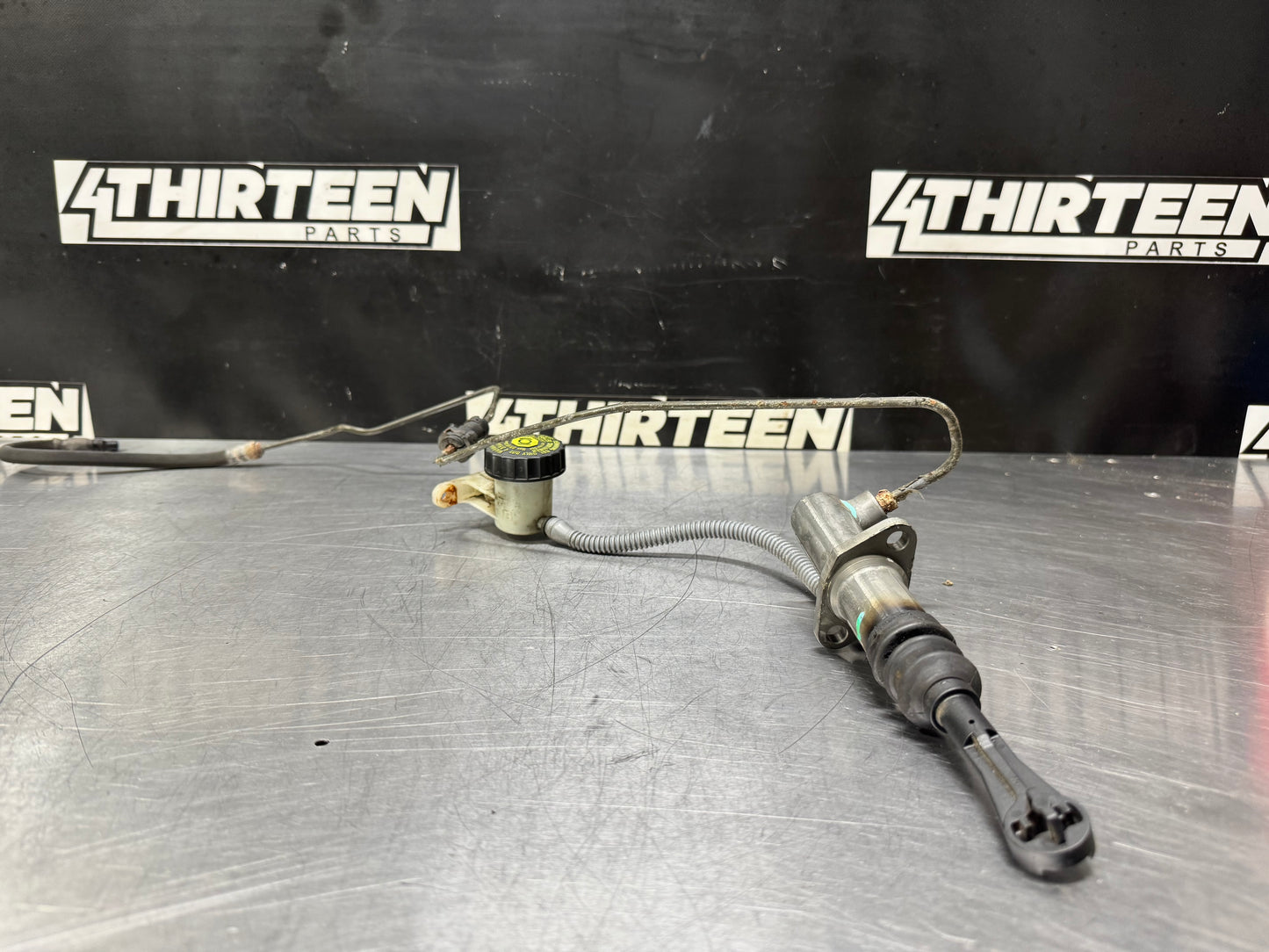 04-06 PONTIAC GTO HYDRAULIC CLUTCH MASTER CYLINDER W/RESERVOIR AND LINES #L458