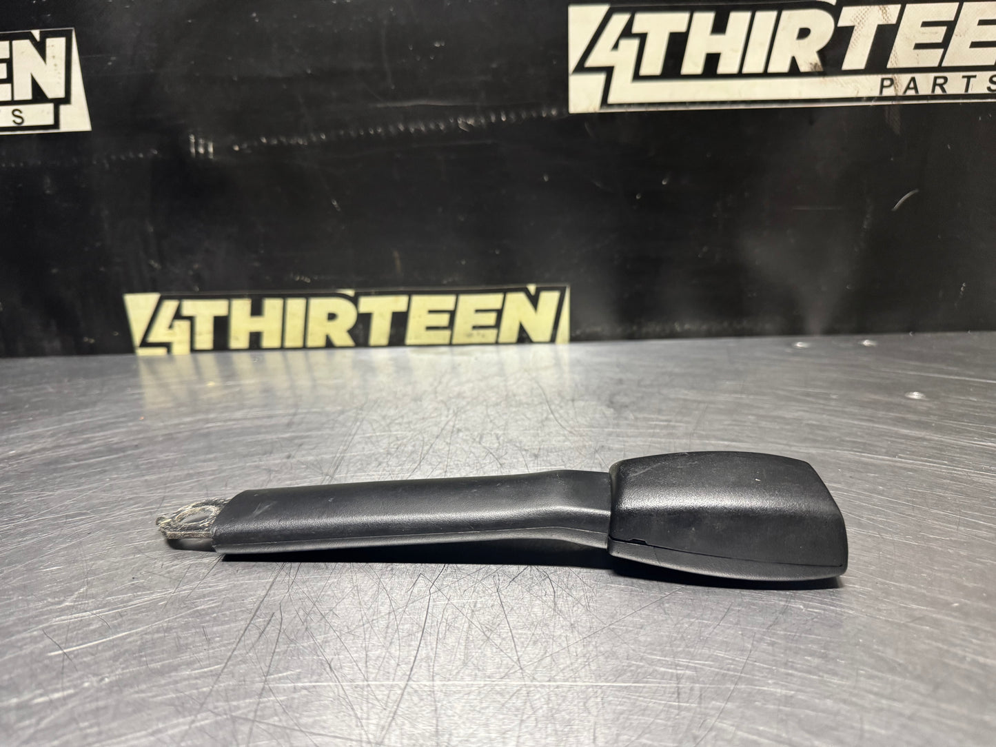 1997-2004 CORVETTE C5 RH PASSENGER SEAT BELT BUCKLE RECEIVER BLCK OEM #N498