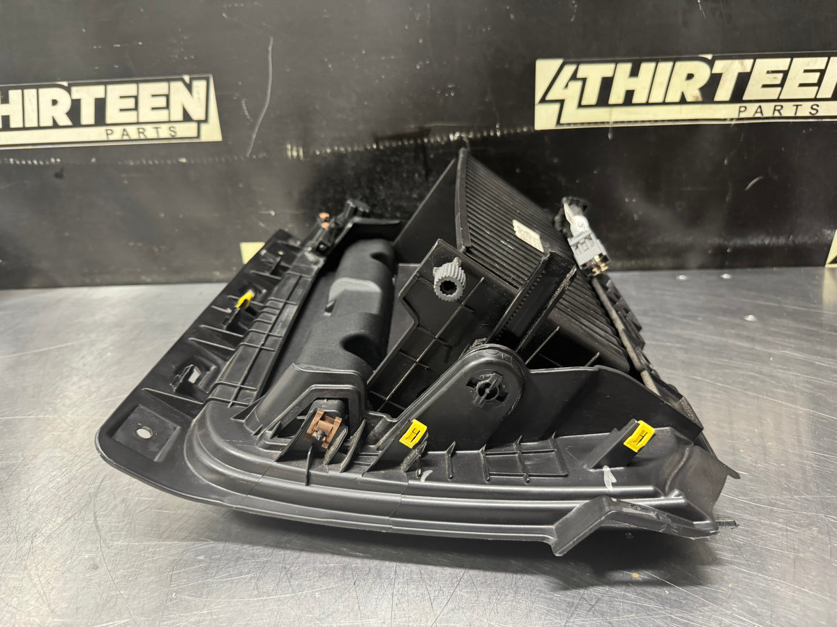 18-23 FORD MUSTANG GT GLOVE BOX COMPARTMENT OEM #V84
