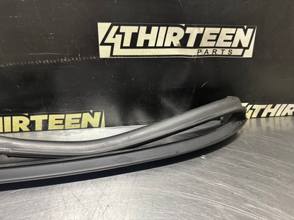 97-04 CORVETTE C5 FRONT WINDSHIELD SEAL / WEATHERSTRIPPING OEM #N541