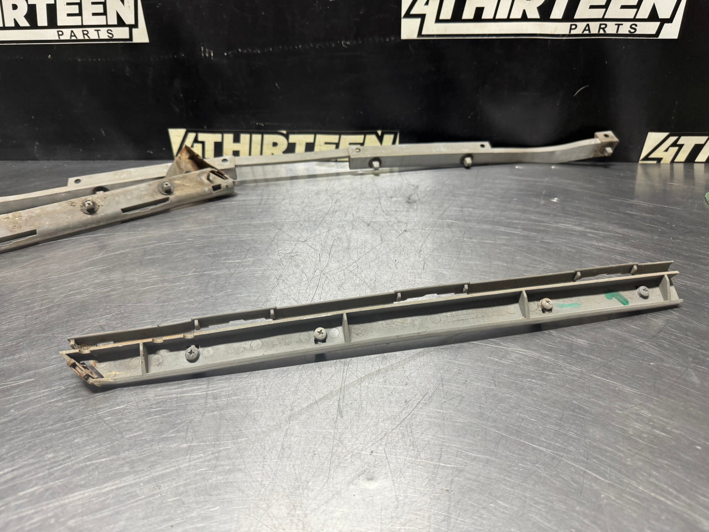 04-06 PONTIAC GTO UPPER REAR BUMPER BRACKET SET OEM #N305