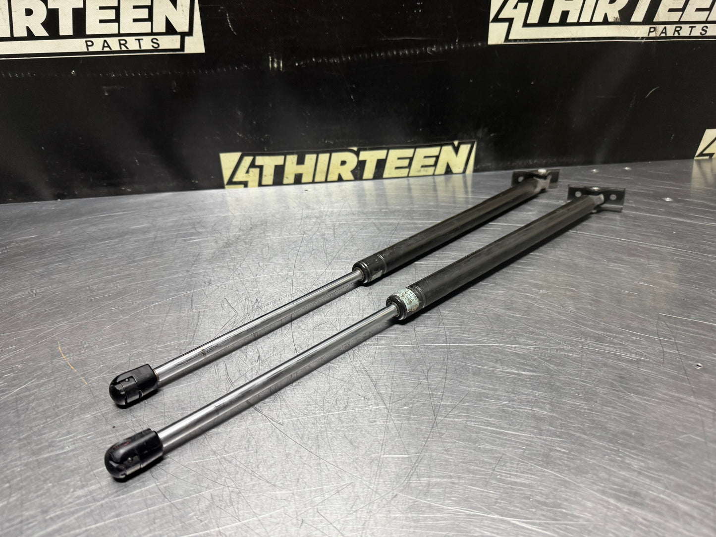 97-01 JEEP CHEROKEE XJ REAR LIFT GATE SUPPORT STRUT SET OF 2 55076208 OEM #N666